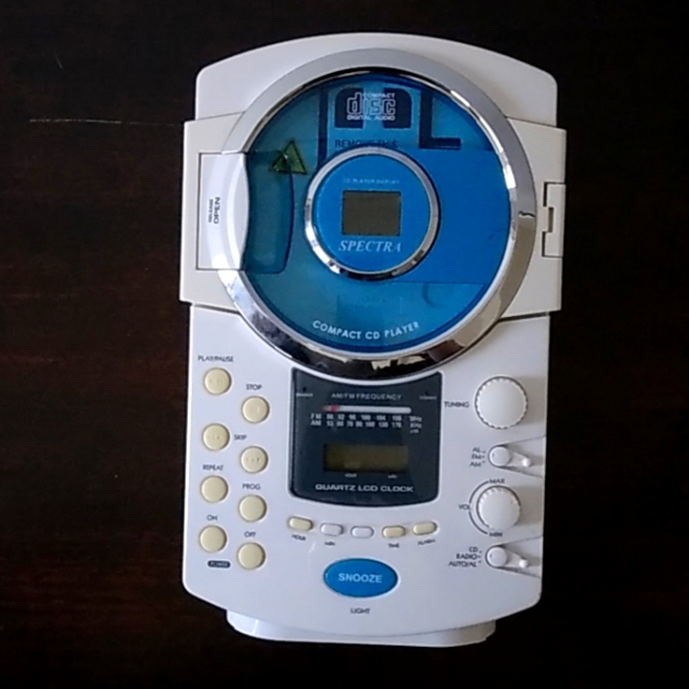 SPECTRA SHOWER COMPACT CD PLAYER WITH RADIO